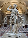 Diane_de_Versailles_-_Musée_du_Louvre_AGER_Ma_589