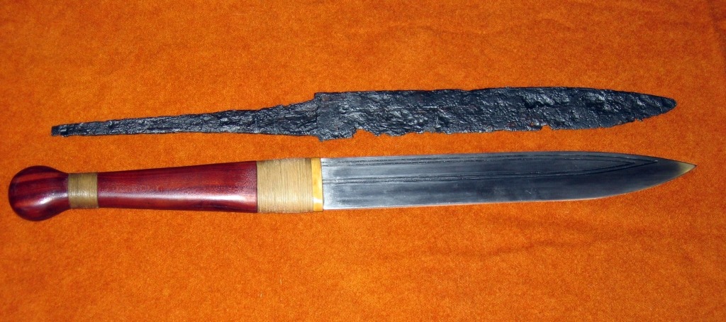 Seax_with_replica